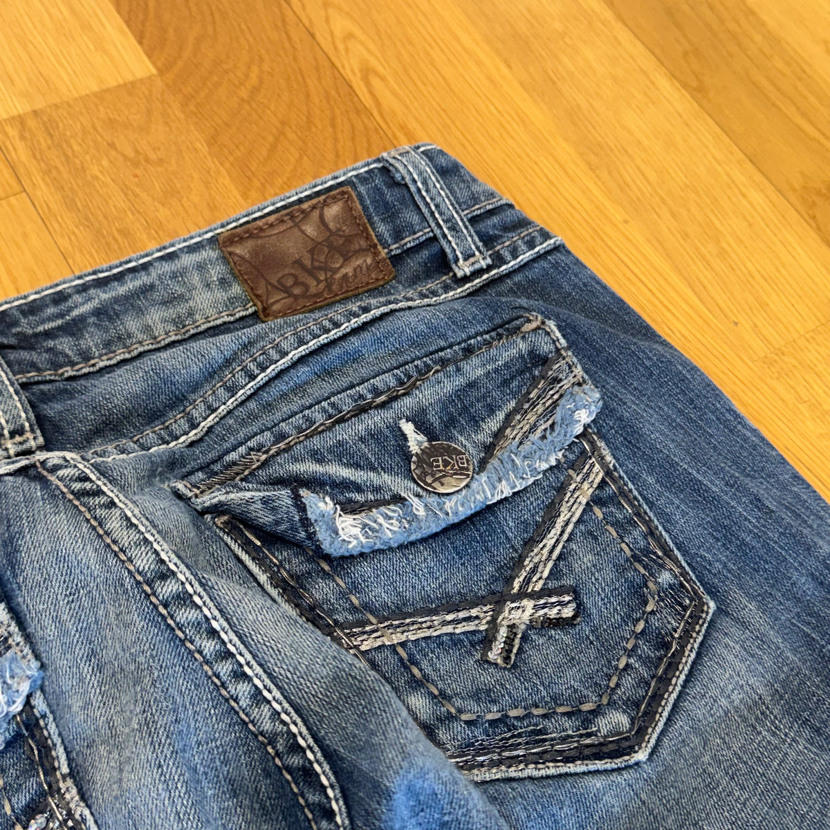 BKE Denim stella boot y2k stonewashed jeans – Close-up 2