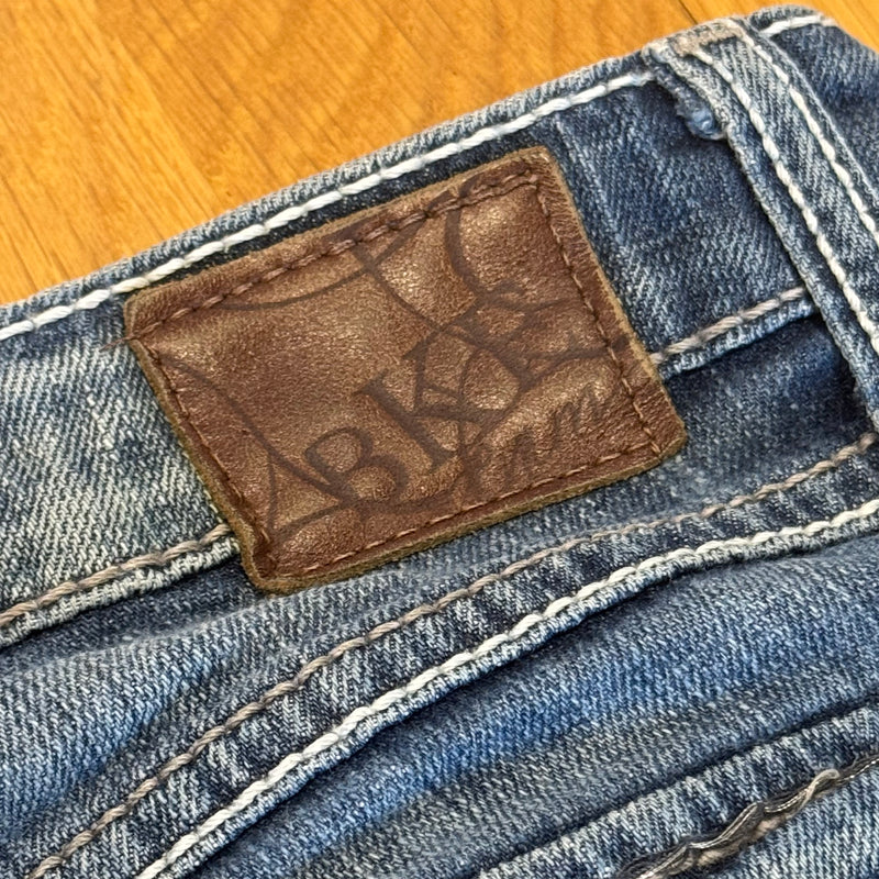 Detailansicht: Sourced limited accessories and clothes BKE Denim stella boot y2k stonewashed jeans – Logo, Nähte oder Material