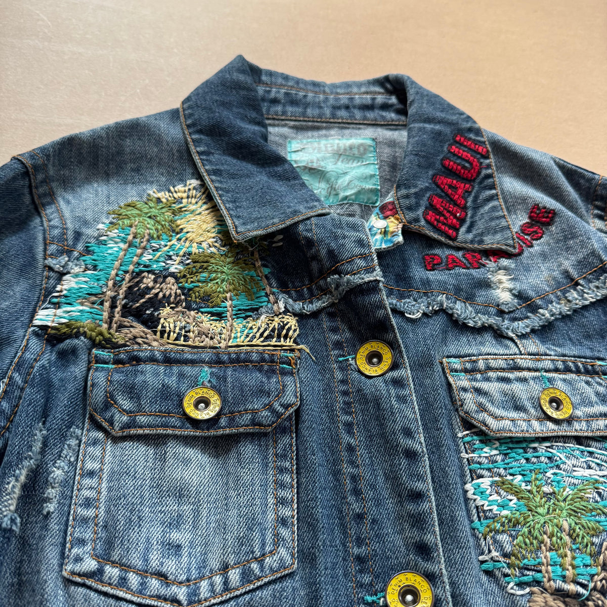 Blanco Jeans embroidered retro women’s denim jacket – Close-up 1