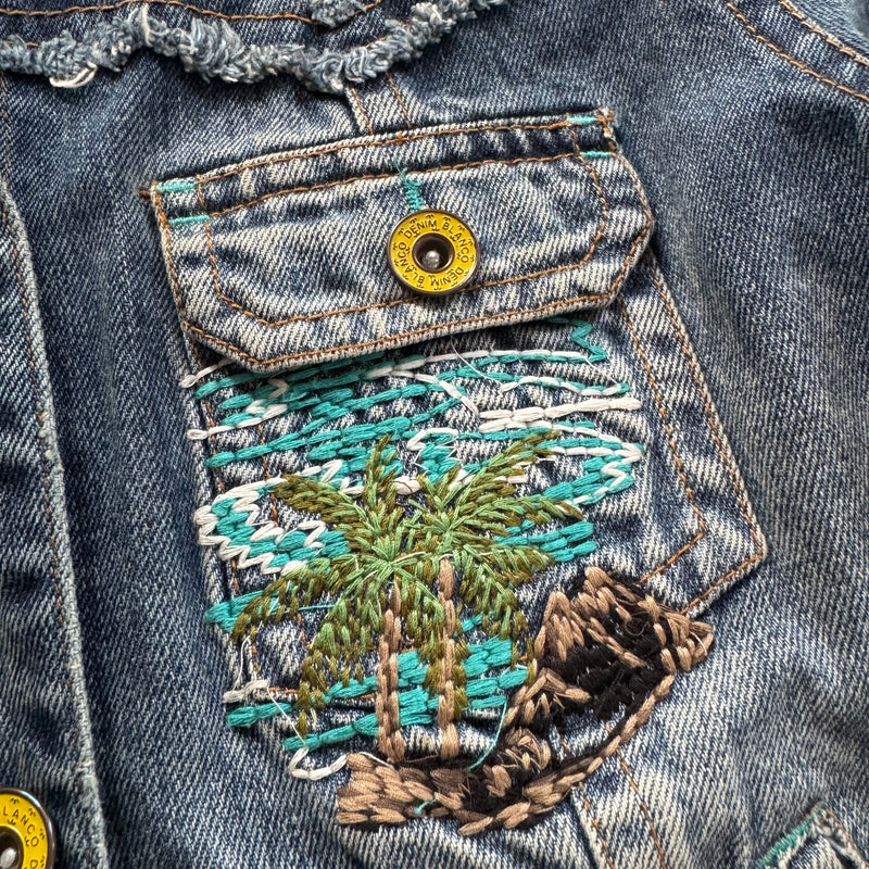 Detailansicht: Sourced limited accessories and clothes Blanco Jeans embroidered retro women’s denim jacket – Logo, Nähte oder Material