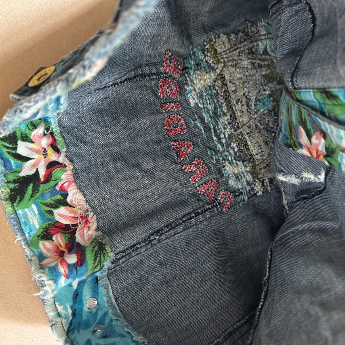 Blanco Jeans embroidered retro women’s denim jacket – Close-up 6