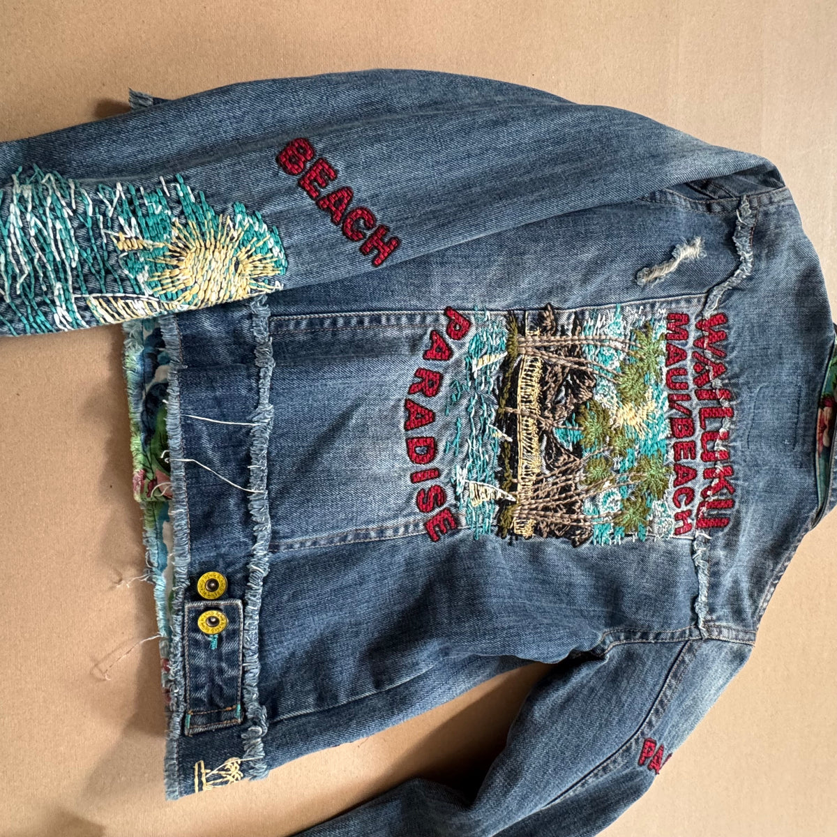 Blanco Jeans embroidered retro women’s denim jacket – Close-up 7