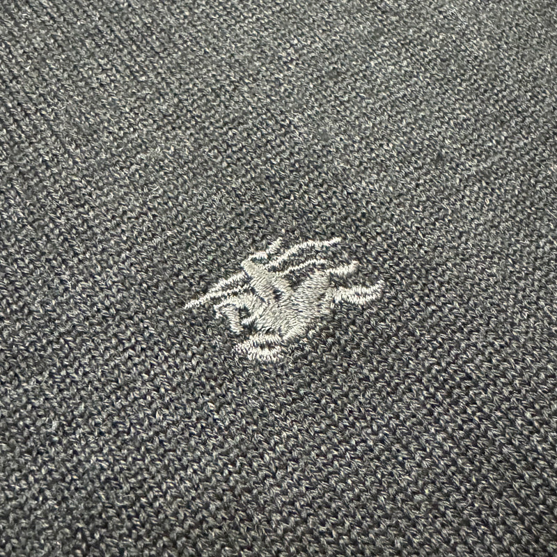 Detailansicht: Sourced limited accessories and clothes Burberry black on black vintage longsleeve – Logo, Nähte oder Material