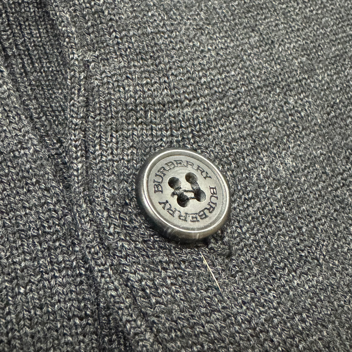 Burberry black on black vintage longsleeve – Close-up 3