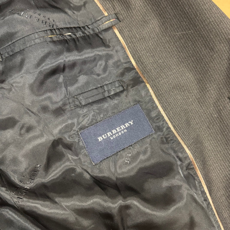 Detailansicht: Sourced limited accessories and clothes Burberry London classic blazer – Logo, Nähte oder Material