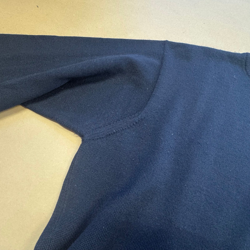 Detailansicht: Sourced limited accessories and clothes Burberry London dark blue merino wool sweater – Logo, Nähte oder Material