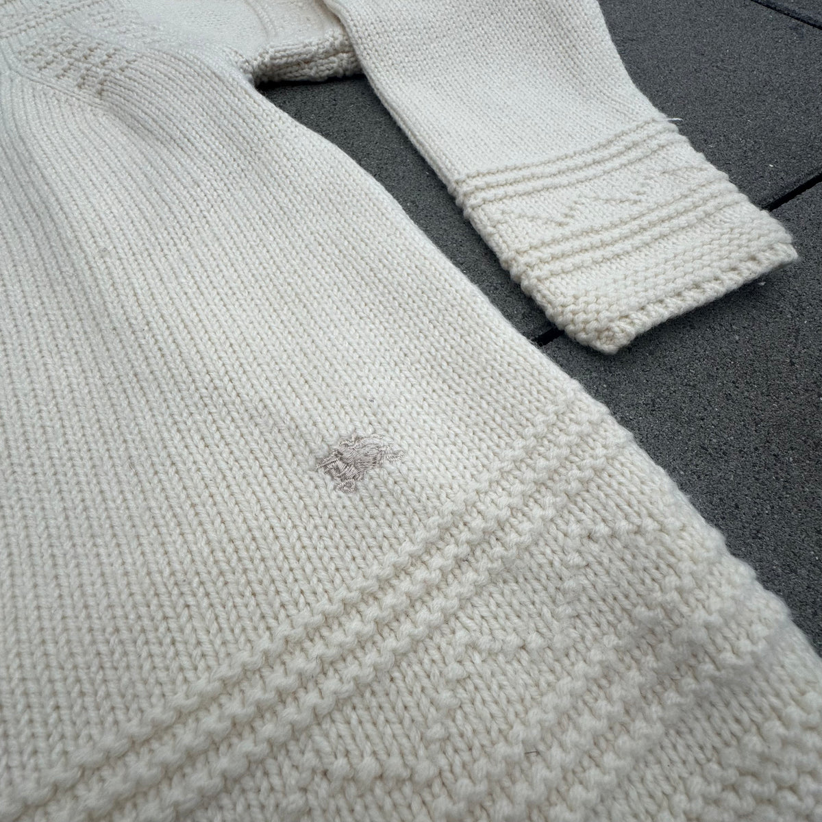 Burberry London knitted wool sweatshirt – Close-up 2