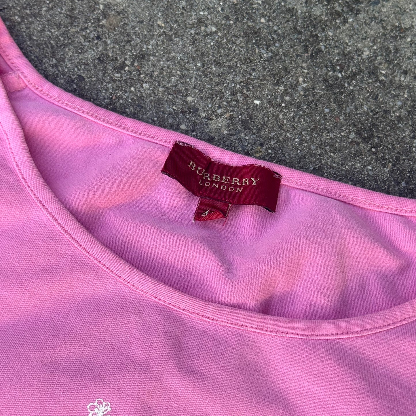 Burberry London pink graphic womens t-shirt – Close-up 2