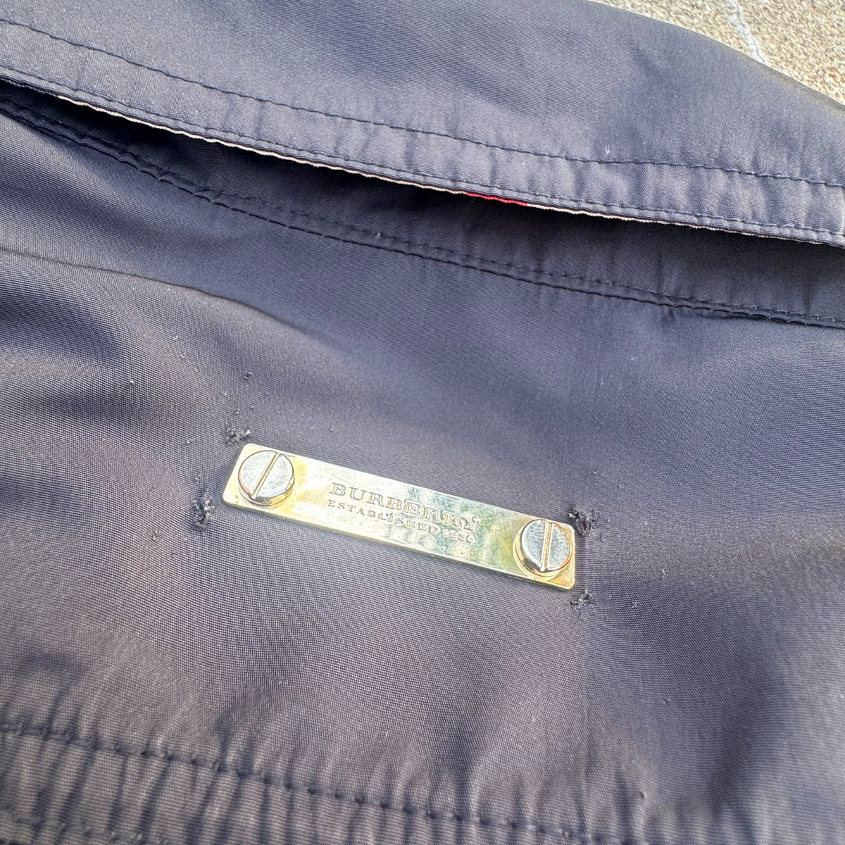 Burberry London retro black designer raincoat – Close-up 5