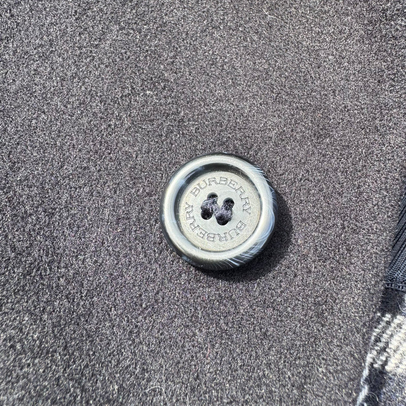 Detailansicht: Sourced limited accessories and clothes Burberry London vintage coat – Logo, Nähte oder Material