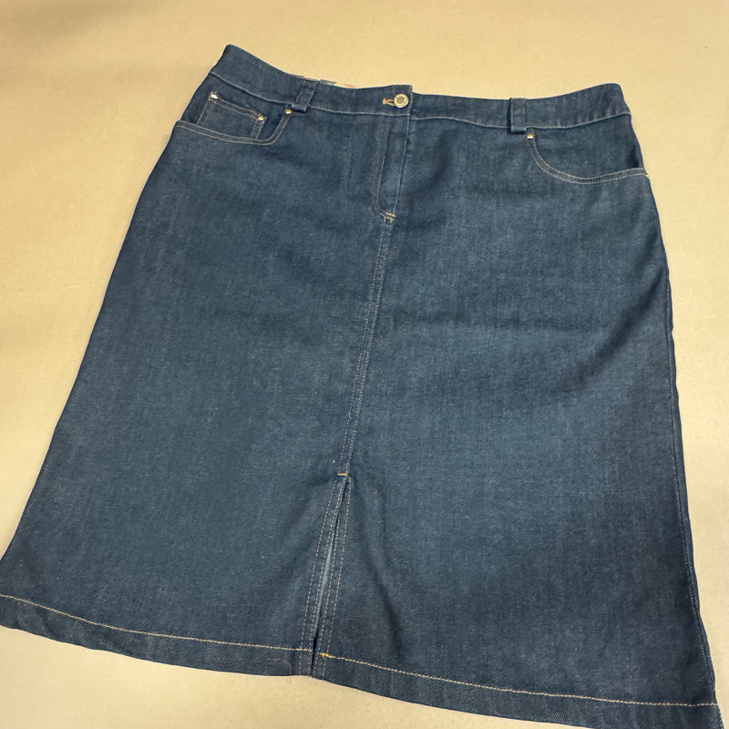 Detailansicht: Sourced limited accessories and clothes Burberry London vintage denim skirt – Logo, Nähte oder Material
