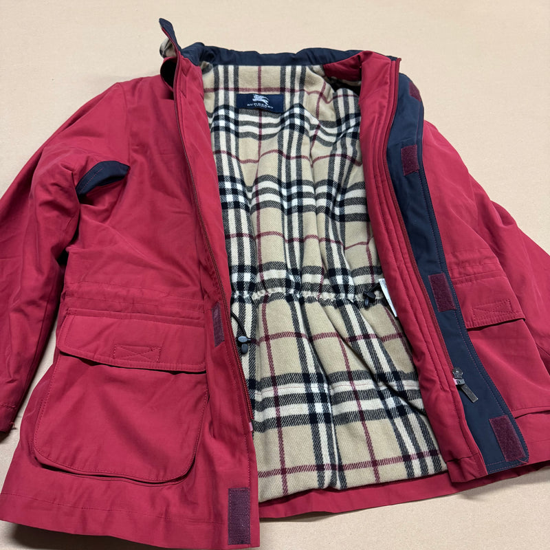 Detailansicht: Sourced limited accessories and clothes Burberry London vintage red authentic jacket – Logo, Nähte oder Material
