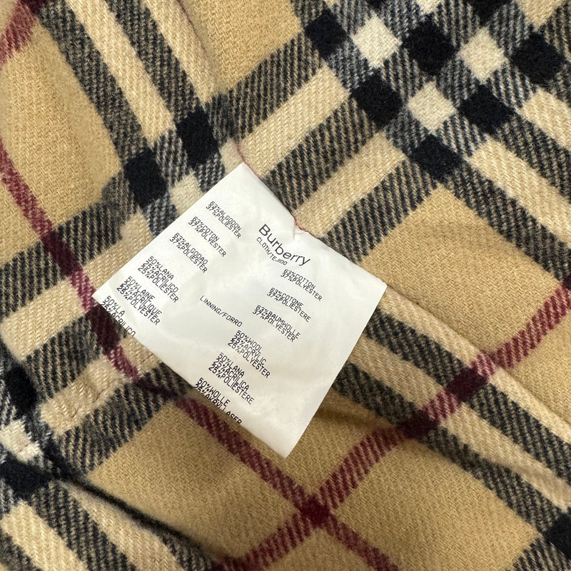 Detailansicht: Sourced limited accessories and clothes Burberry London vintage red authentic jacket – Logo, Nähte oder Material