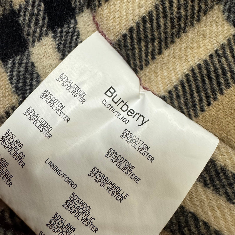 Detailansicht: Sourced limited accessories and clothes Burberry London vintage red authentic jacket – Logo, Nähte oder Material