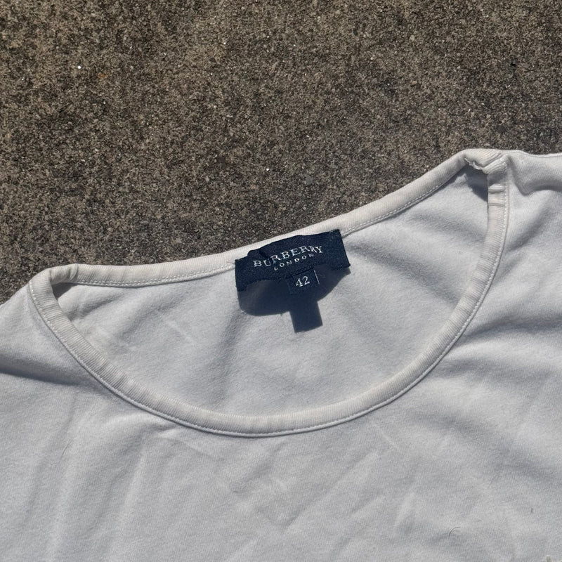 Detailansicht: Sourced limited accessories and clothes Burberry London white cropped T-shirt – Logo, Nähte oder Material