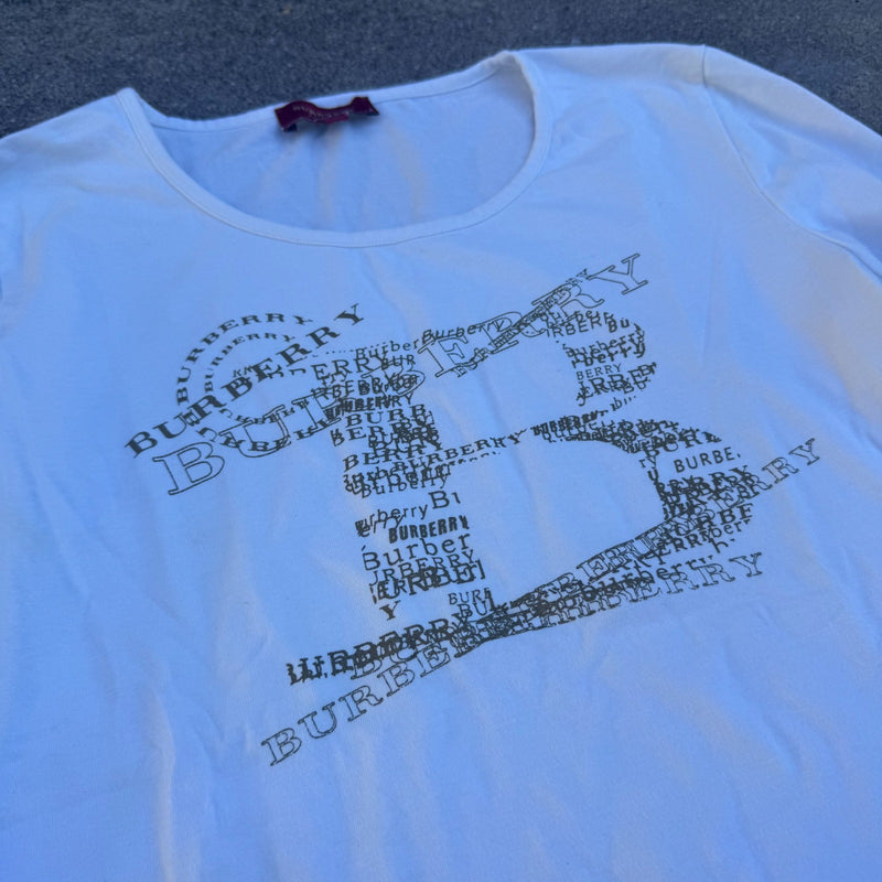 Detailansicht: Sourced limited accessories and clothes Burberry London Y2K graphic white longsleeve – Logo, Nähte oder Material