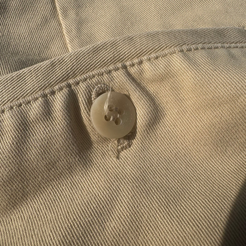 Detailansicht: Sourced limited accessories and clothes Burberry's beige baggy trousers – Logo, Nähte oder Material