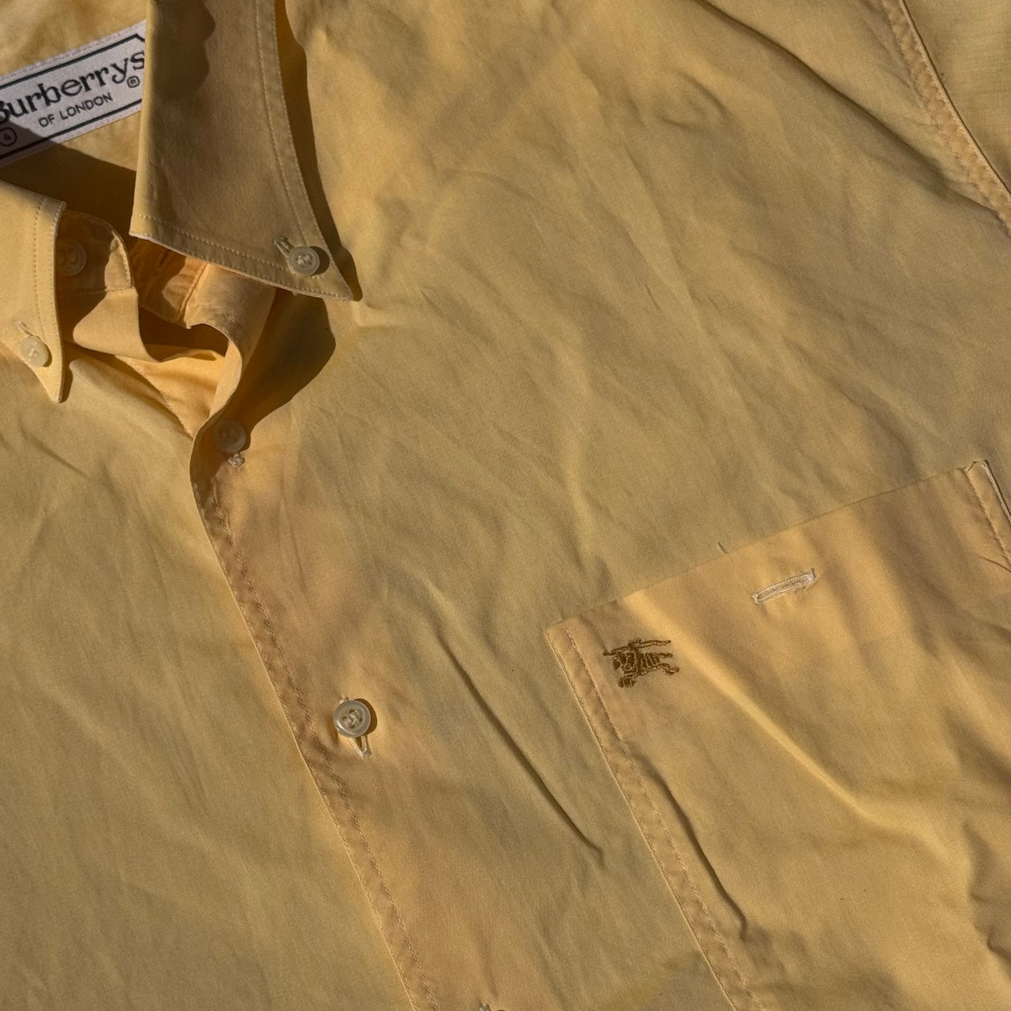 Burberry's of London yellow vintage shirt – Close-up 1