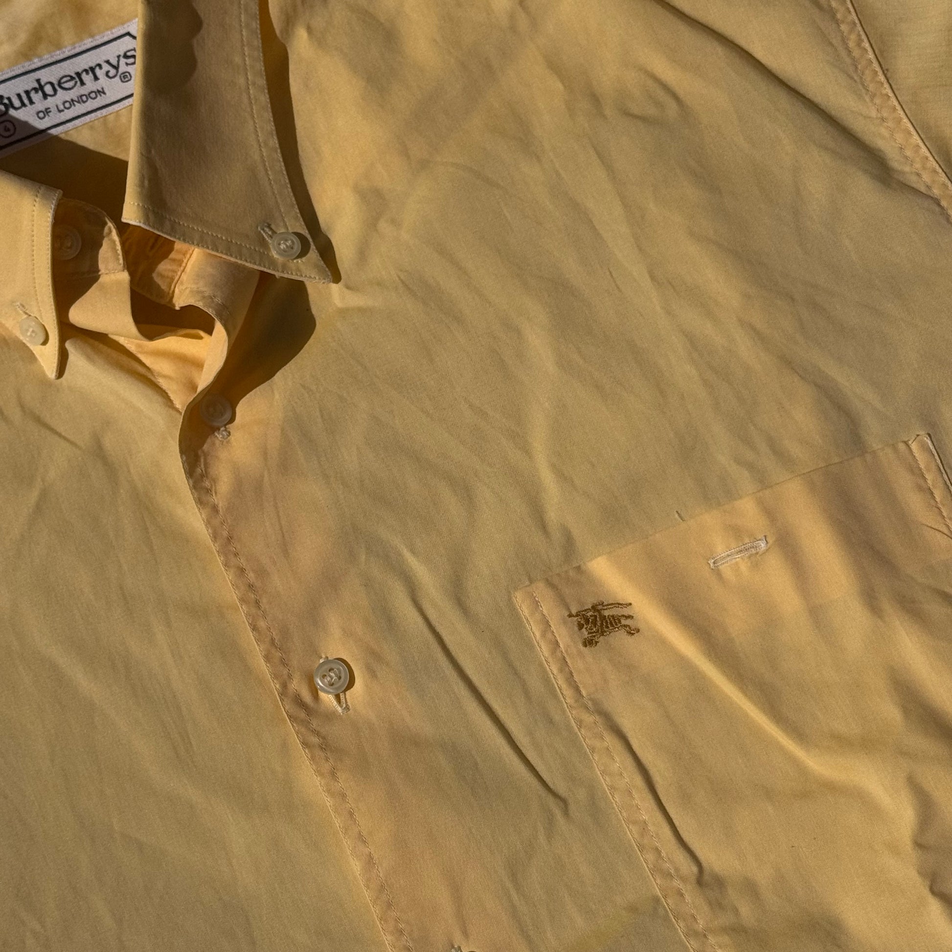 Burberry's of London yellow vintage shirt – Close-up 1