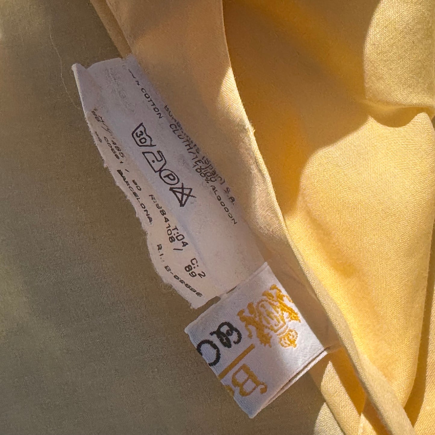 Burberry's of London yellow vintage shirt – Close-up 3