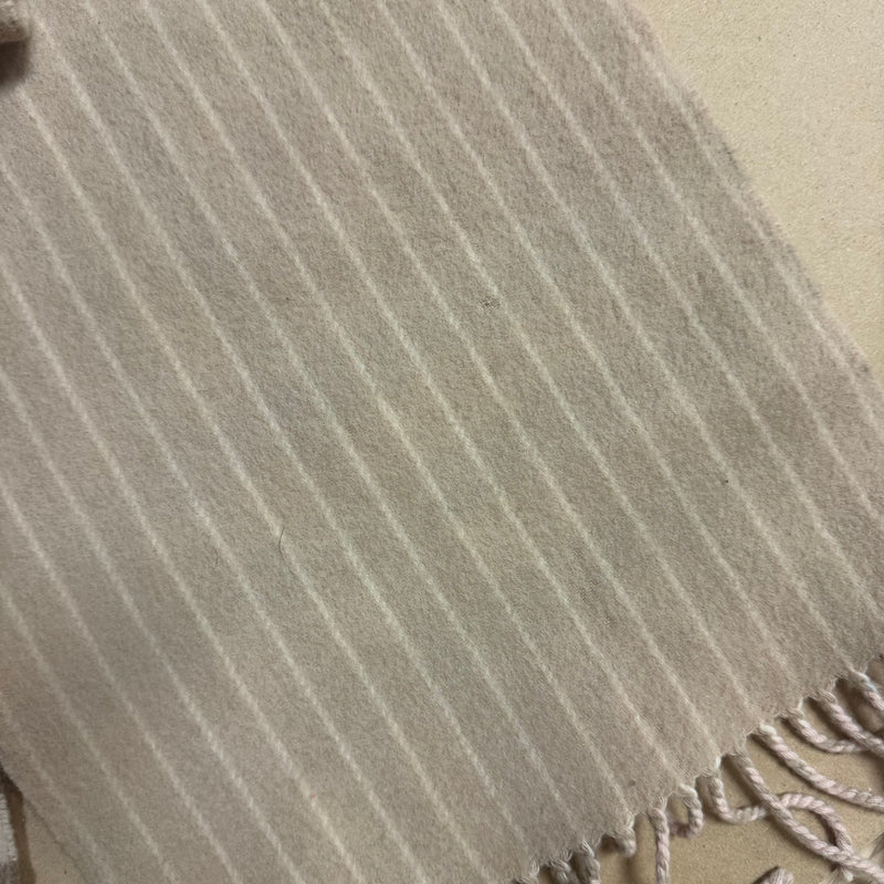 Detailansicht: Sourced limited accessories and clothes Burberry vintage merino wool scarf – Logo, Nähte oder Material