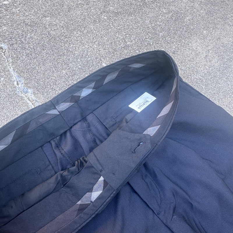 Detailansicht: Sourced limited accessories and clothes Burberry vintage wool black dress pants – Logo, Nähte oder Material