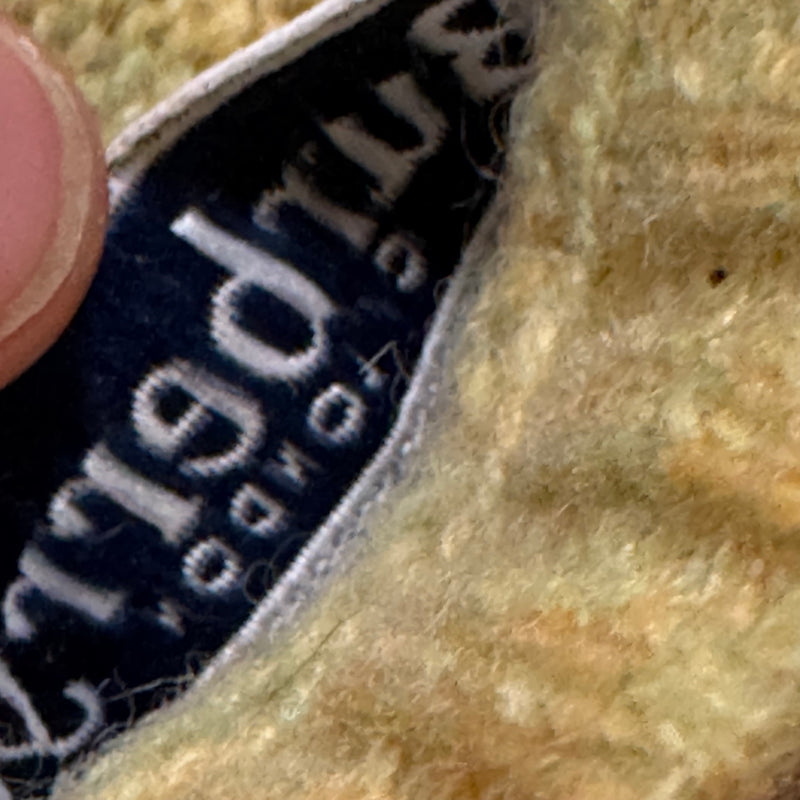 Detailansicht: Sourced limited accessories and clothes Burberry wool sweatshirt – Logo, Nähte oder Material