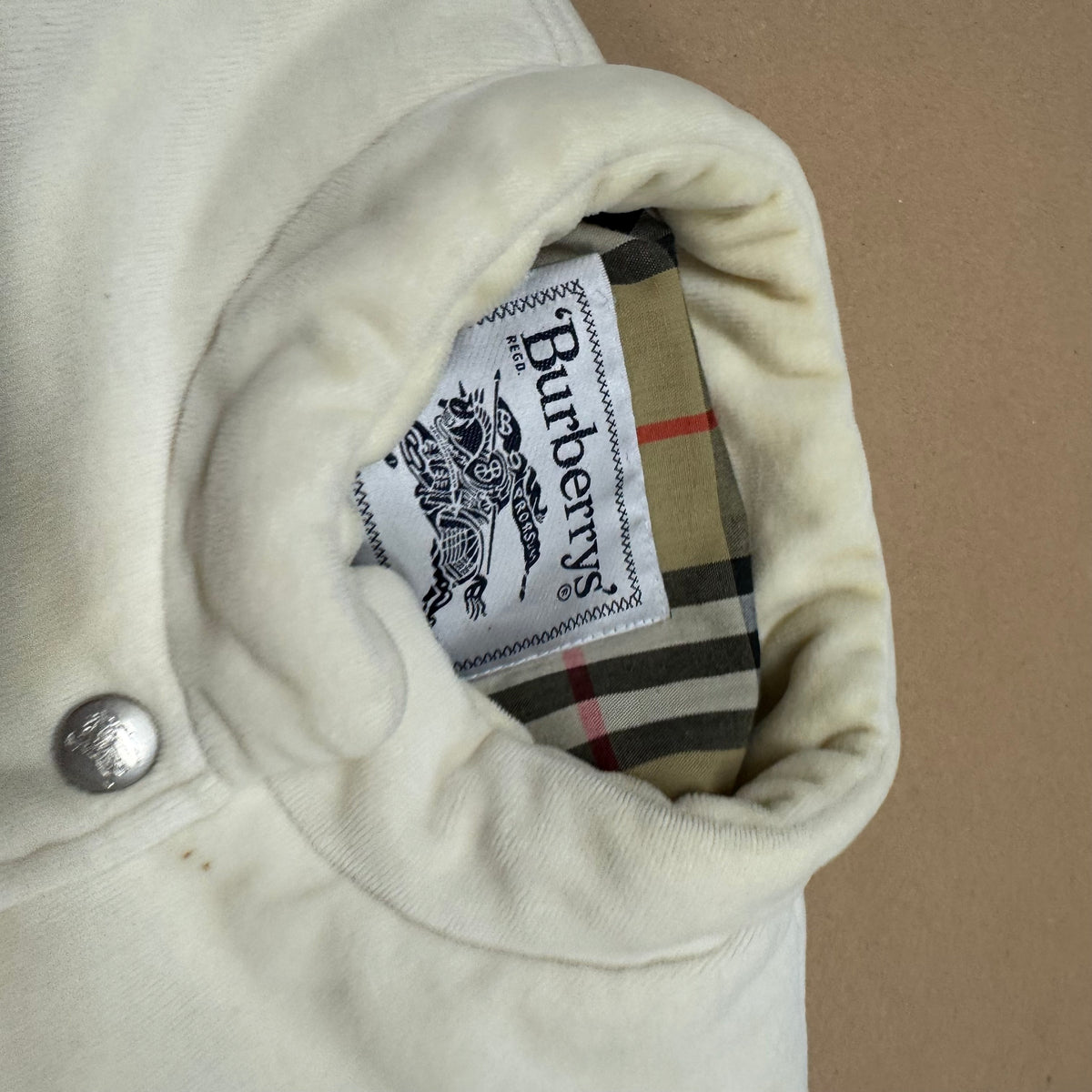 Burberry’s cream vintage coat – Close-up 1