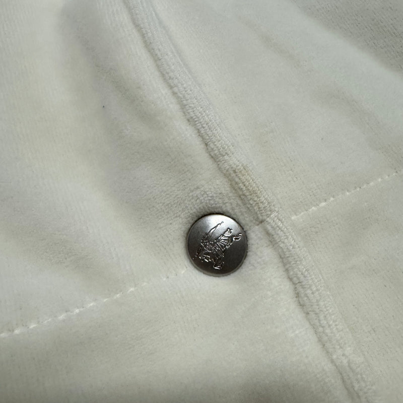 Detailansicht: Sourced limited accessories and clothes Burberry’s cream vintage coat – Logo, Nähte oder Material