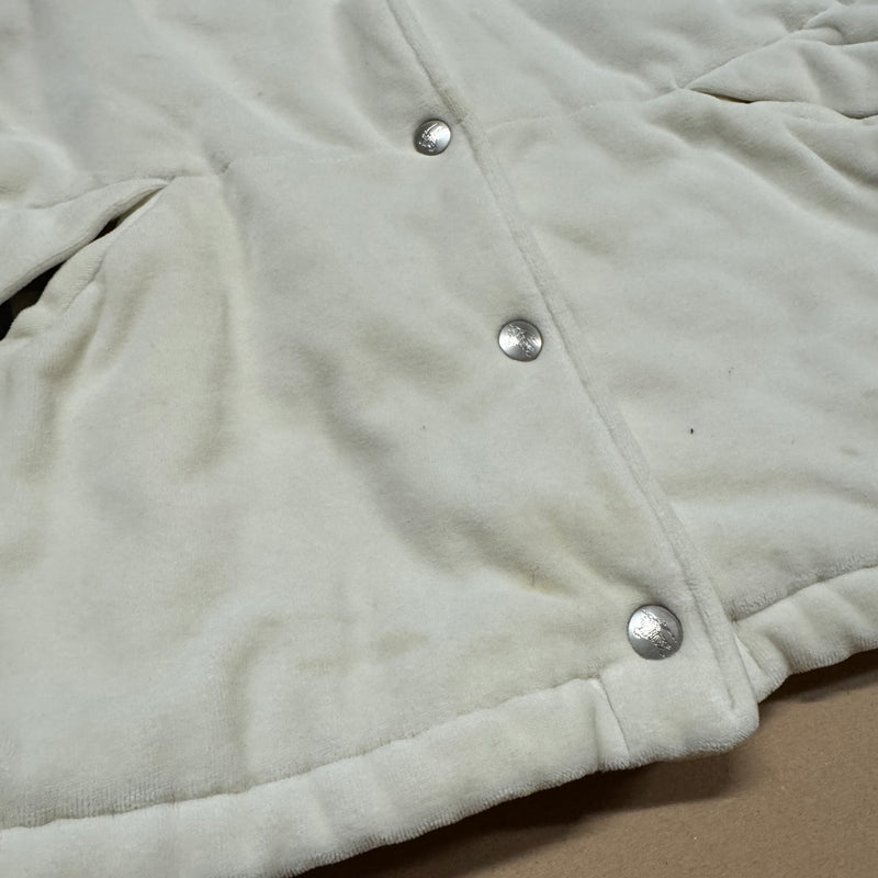 Detailansicht: Sourced limited accessories and clothes Burberry’s cream vintage coat – Logo, Nähte oder Material
