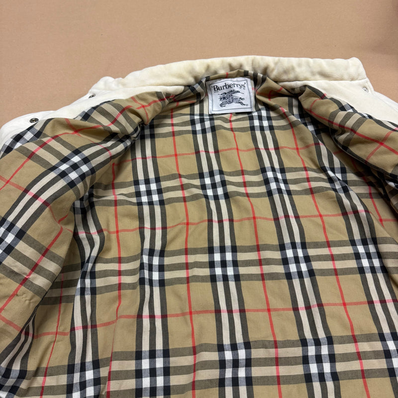 Detailansicht: Sourced limited accessories and clothes Burberry’s cream vintage coat – Logo, Nähte oder Material