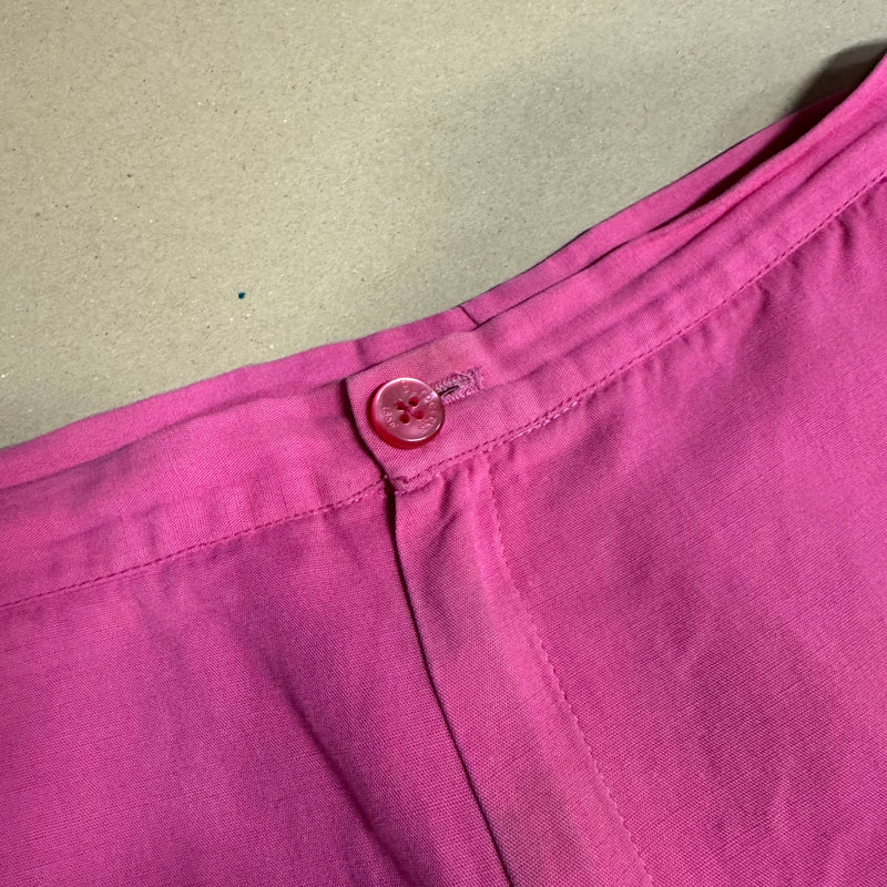 Detailansicht: Sourced limited accessories and clothes Burberry’s pink loose chinos – Logo, Nähte oder Material