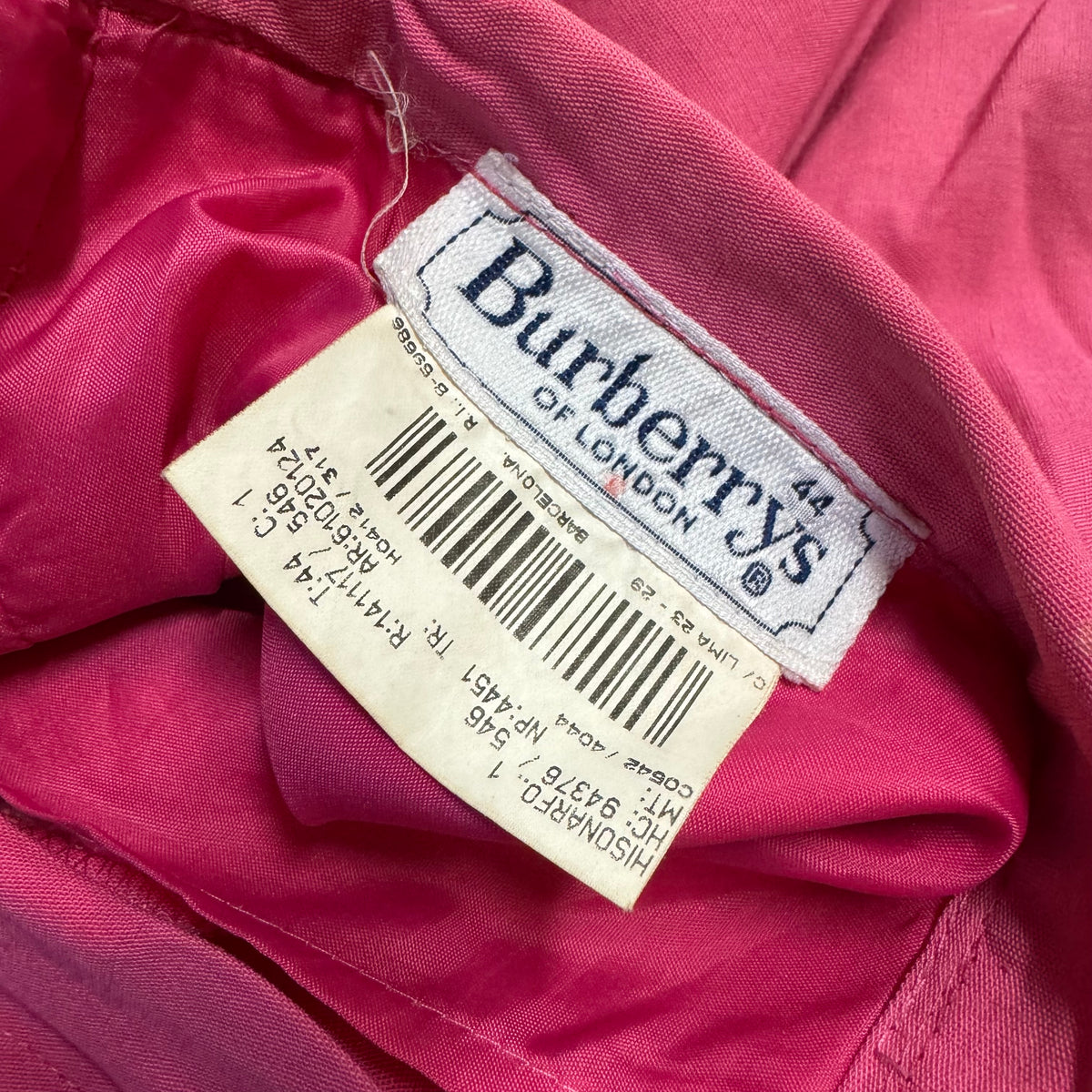 Burberry’s pink loose chinos – Close-up 2