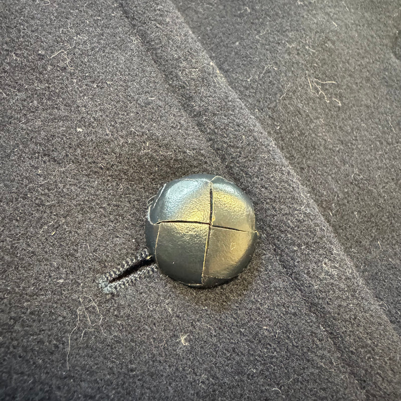 Detailansicht: Sourced limited accessories and clothes Burberry’s vintage winter coat – Logo, Nähte oder Material