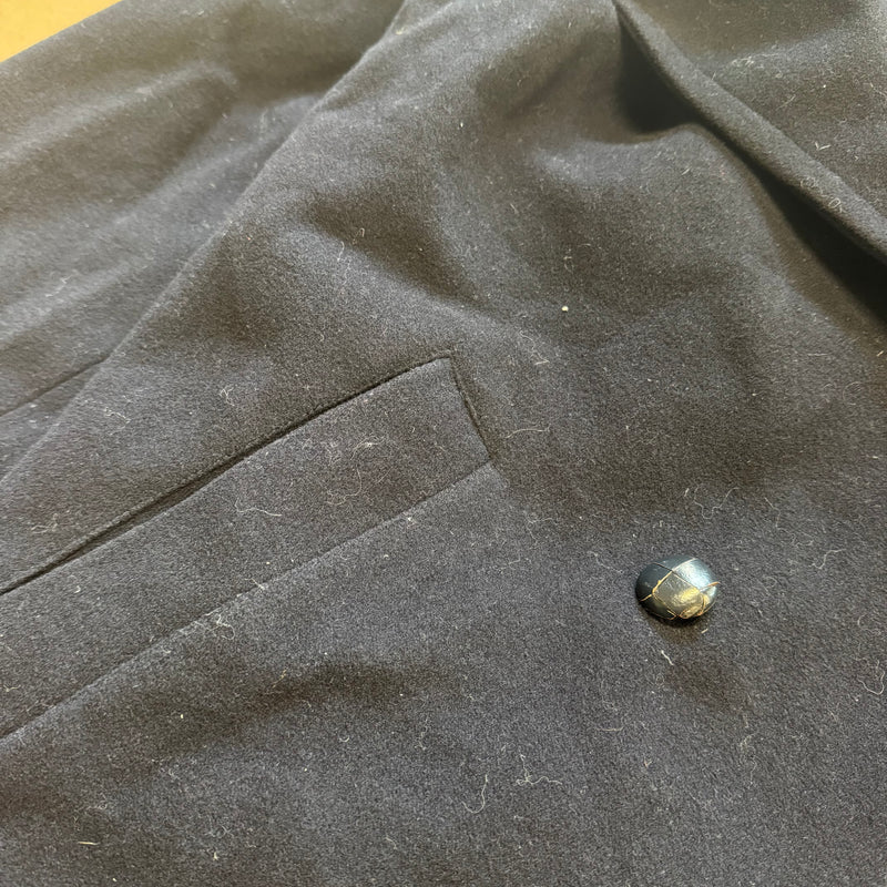 Detailansicht: Sourced limited accessories and clothes Burberry’s vintage winter coat – Logo, Nähte oder Material