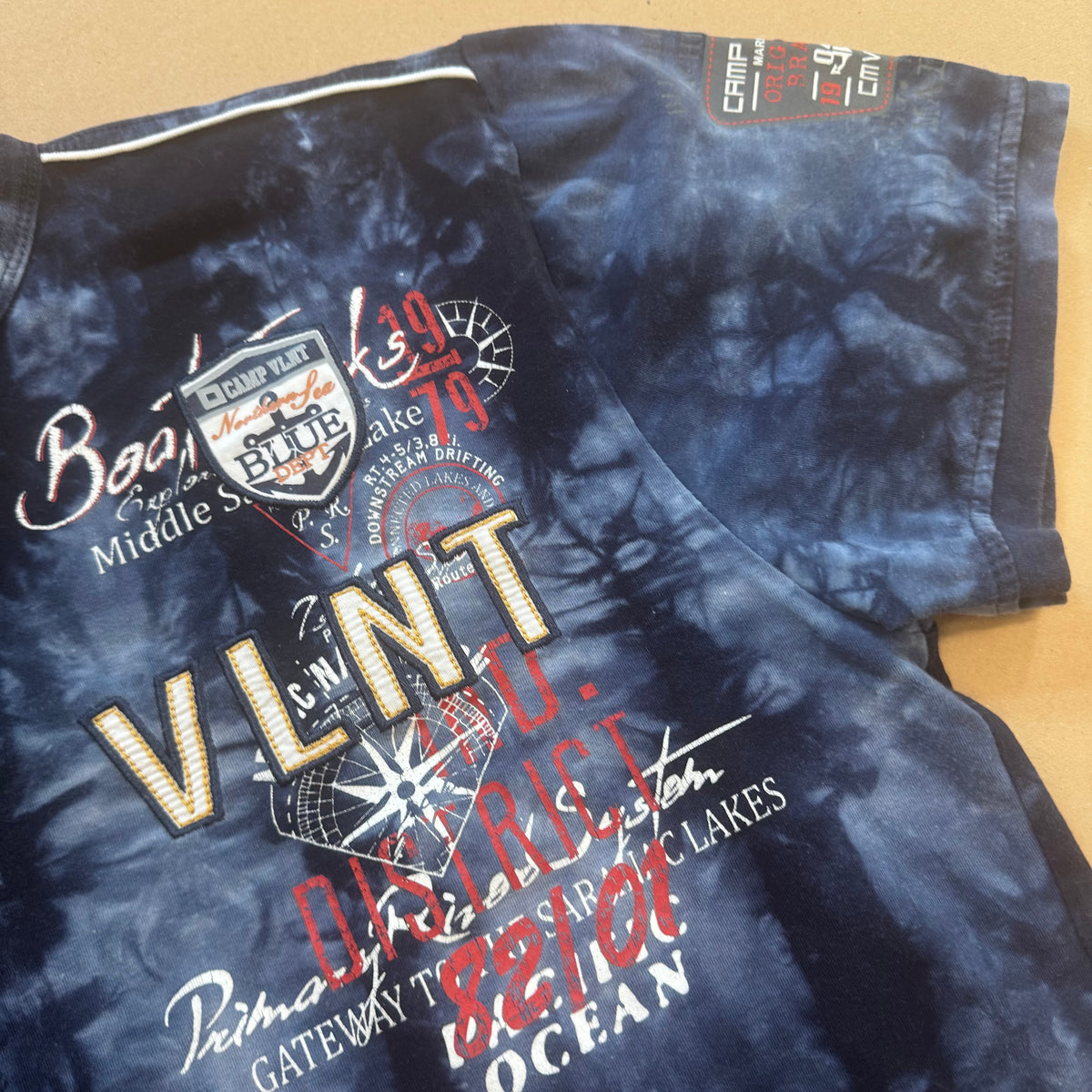 Camp VLNT vintage sailing t-shirt by Violento – Close-up 2