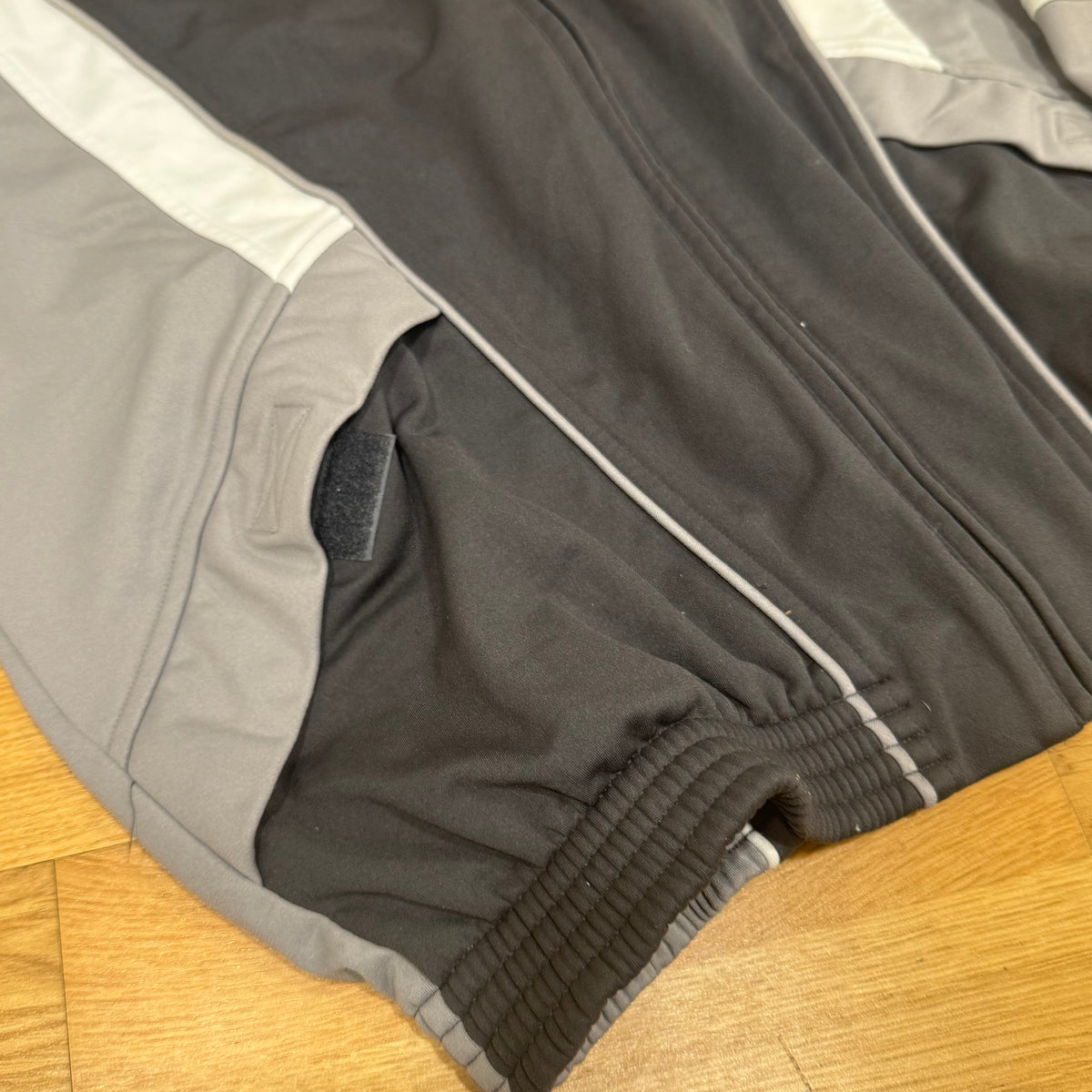 Champion USA grey vintage 00s track jacket – Close-up 3