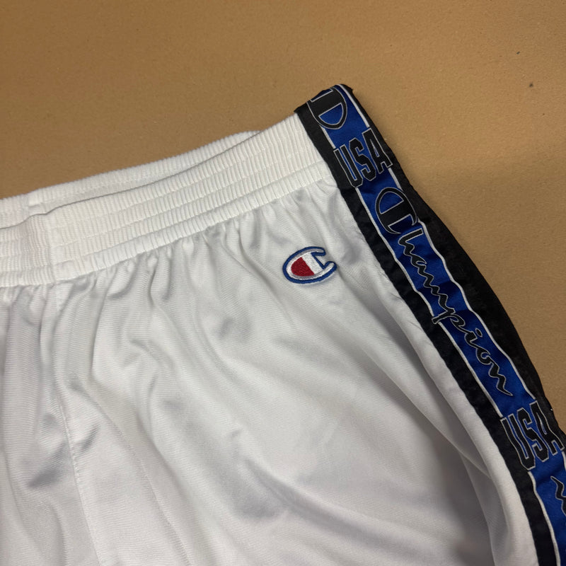 Detailansicht: Sourced limited accessories and clothes Champion USA streetwear baggy trackpants – Logo, Nähte oder Material