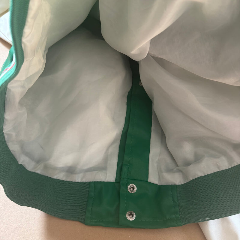 Detailansicht: Sourced limited accessories and clothes Cilaforina vintage green and white college jacket – Logo, Nähte oder Material