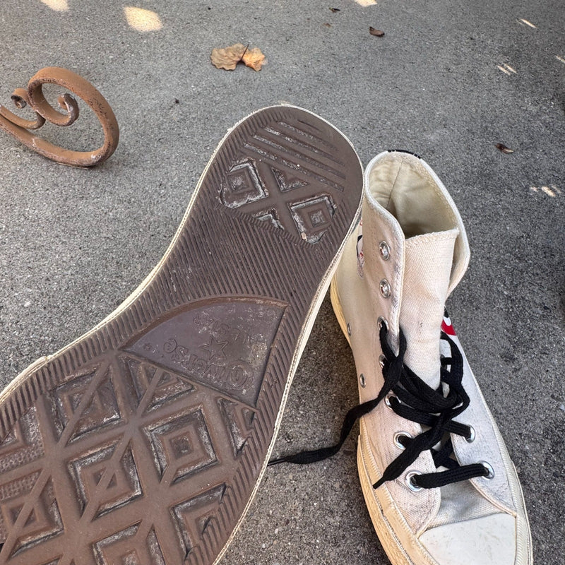 Detailansicht: Sourced limited accessories and clothes Converse Comme des Garçons sneakers – Logo, Nähte oder Material