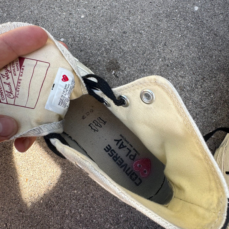 Detailansicht: Sourced limited accessories and clothes Converse Comme des Garçons sneakers – Logo, Nähte oder Material