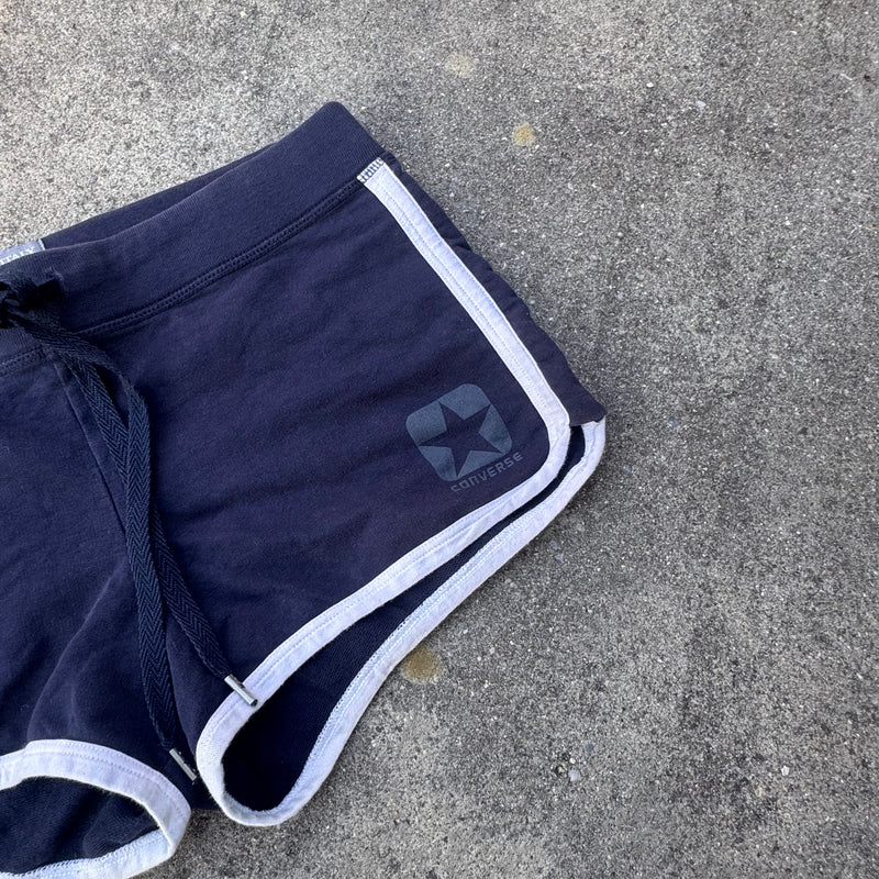 Detailansicht: Sourced limited accessories and clothes Converse vintage mini-shorts – Logo, Nähte oder Material