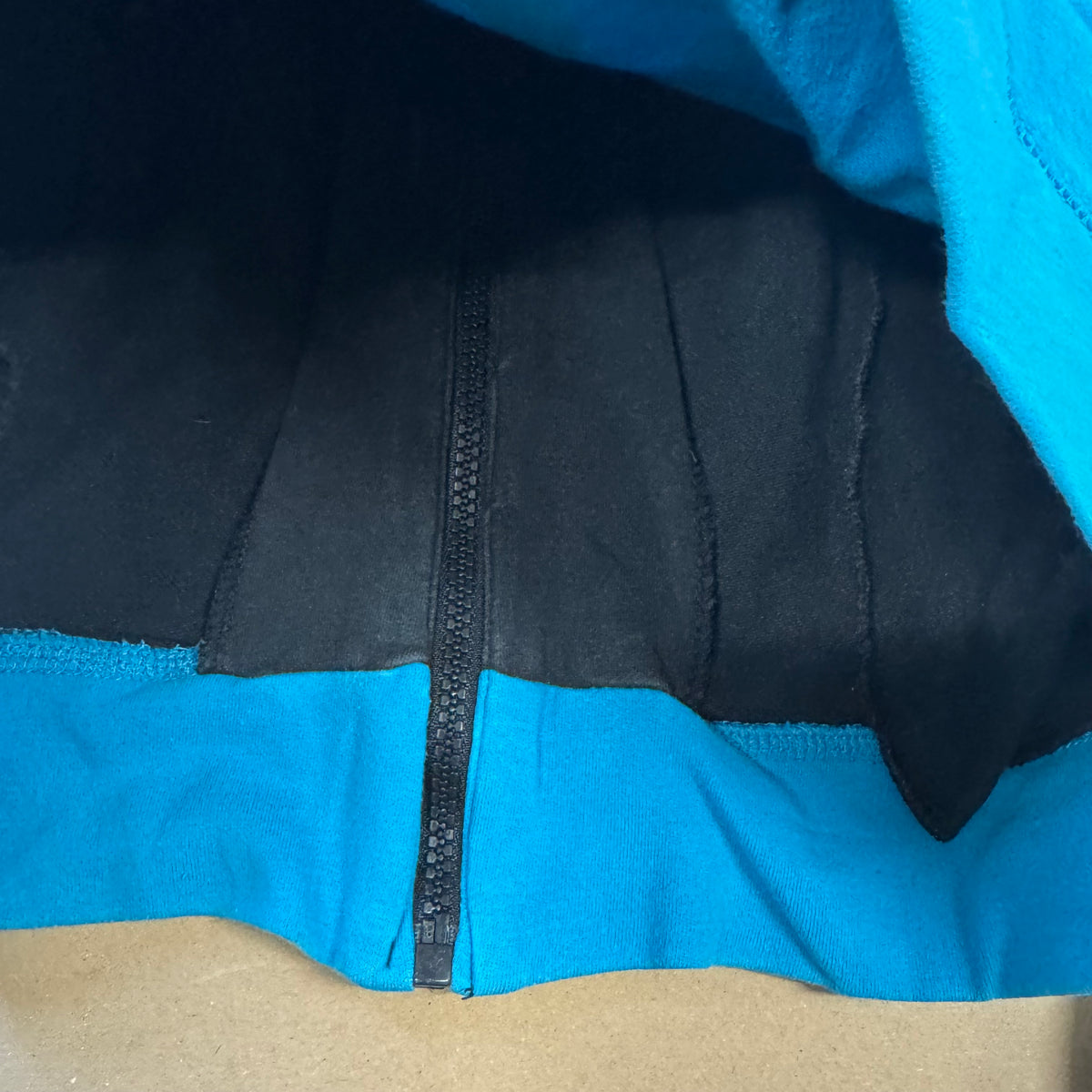 Custo Barcelona “Happy Girl” vintage zipped hoodie – Close-up 4