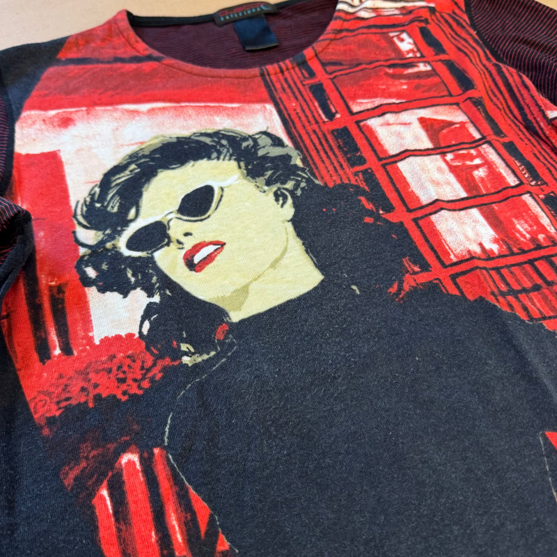 Detailansicht: Sourced limited accessories and clothes Custo Barcelona vintage red longsleeve – Logo, Nähte oder Material