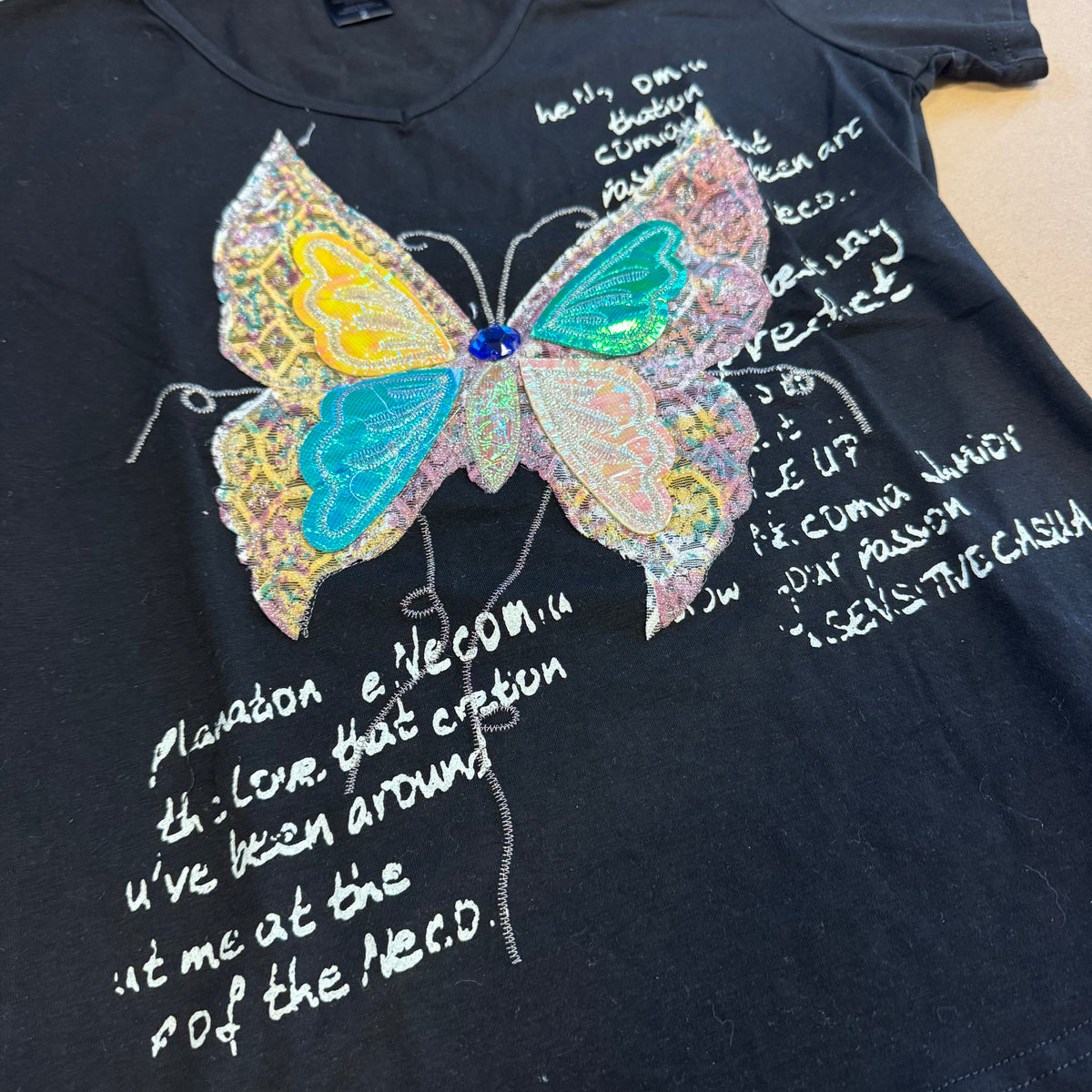 Custo Barcelona Y2K butterfly glitter t-shirt – Close-up 1