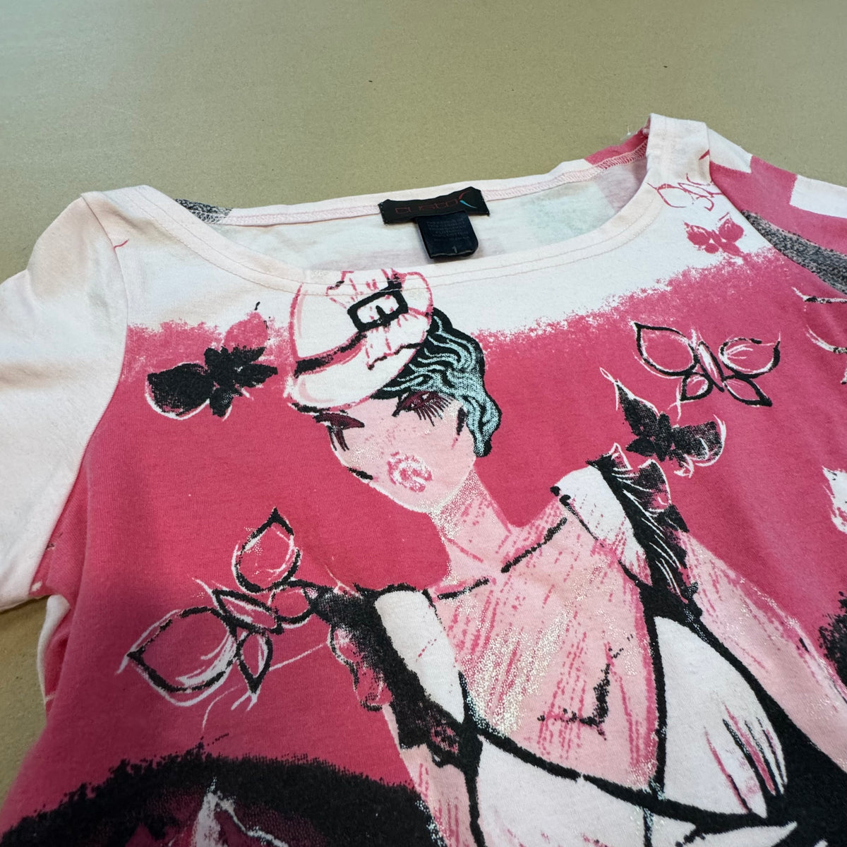 Custo Barcelona Y2K pink graphic tee – Close-up 1