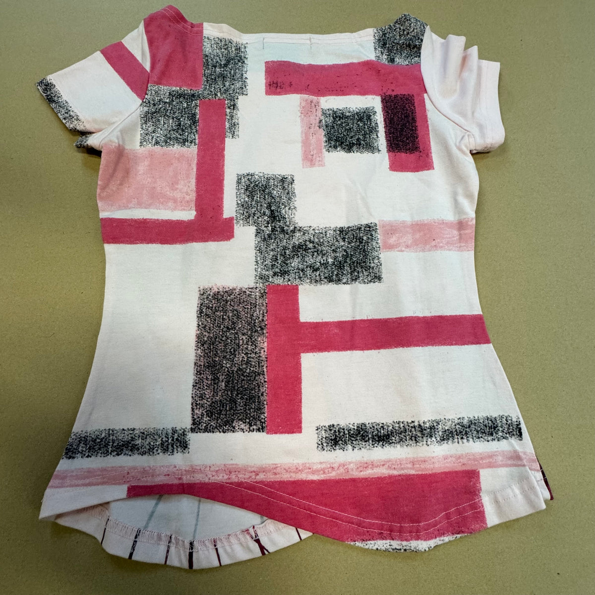 Custo Barcelona Y2K pink graphic tee – Close-up 3
