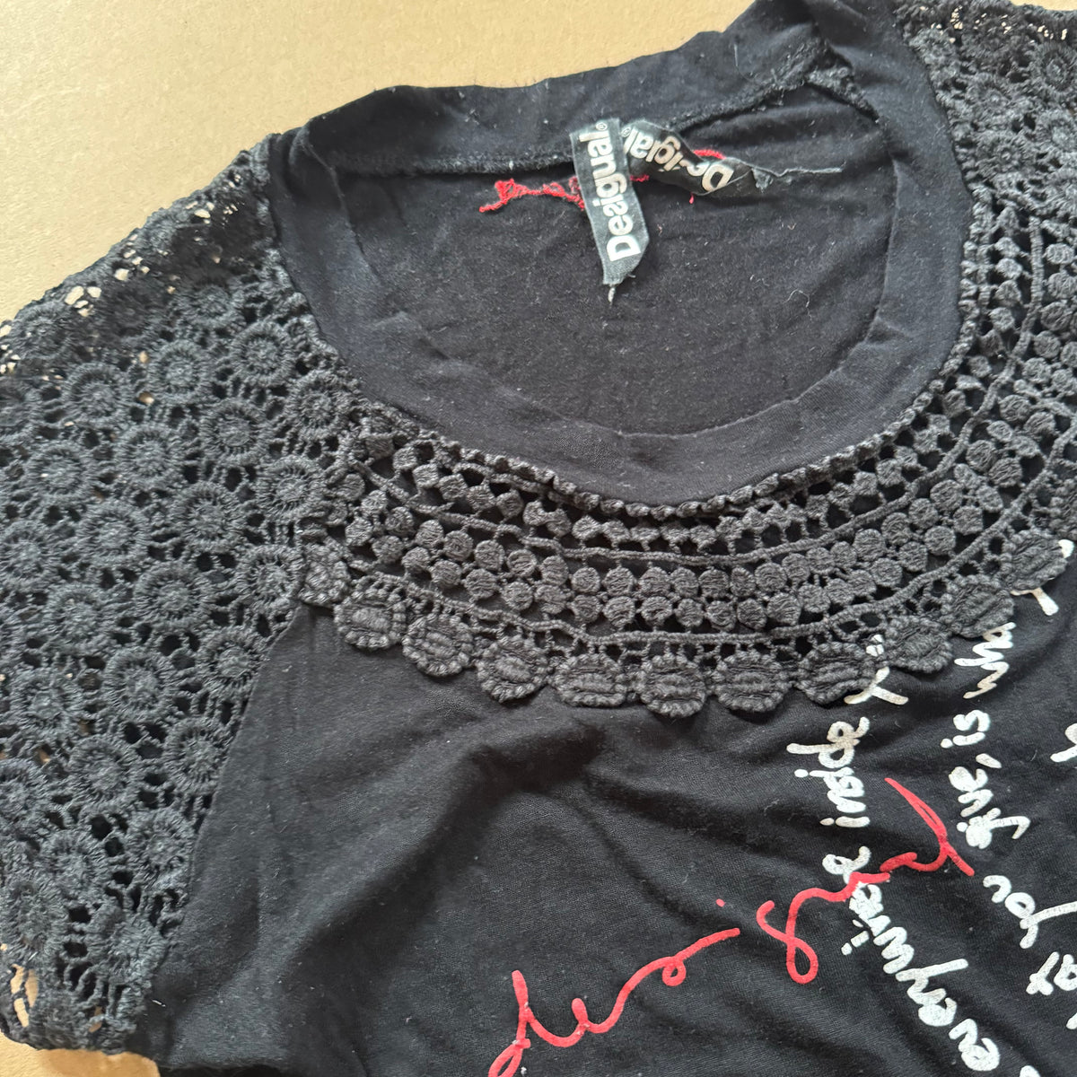 Desigual vintage embroidered Y2K top – Close-up 1