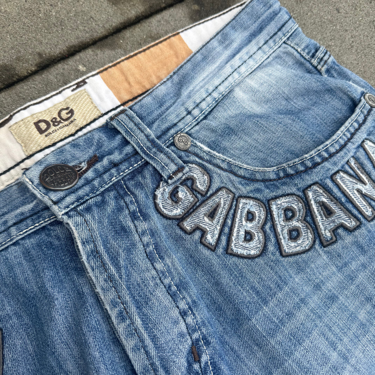 Dolce & Gabbana vintage embroidered jeans – Close-up 3