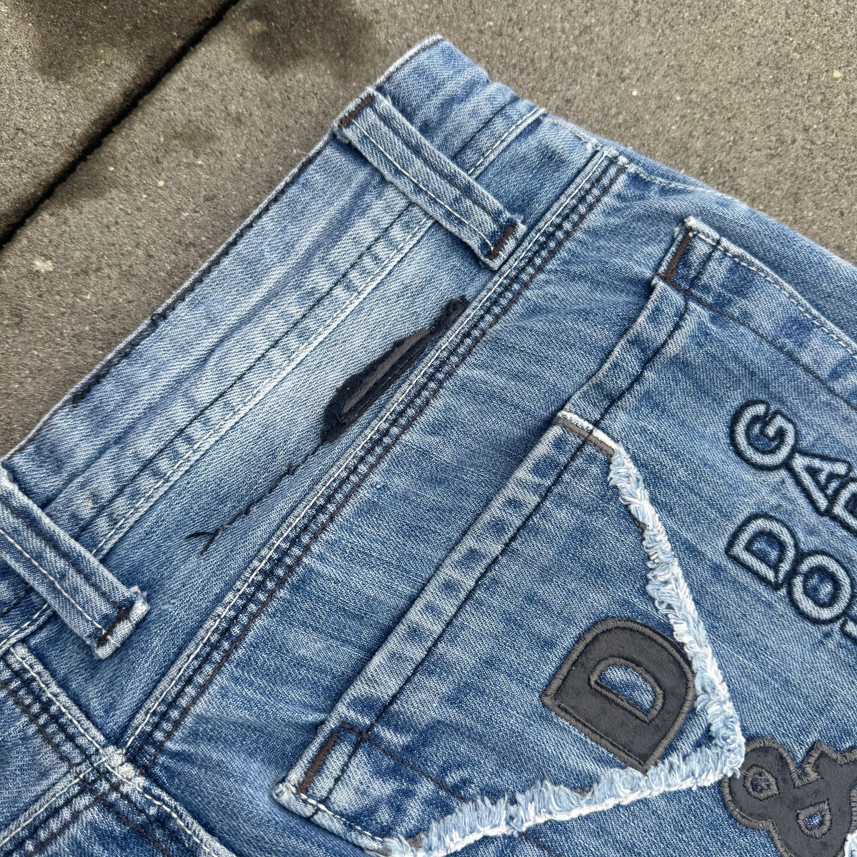 Dolce & Gabbana vintage embroidered jeans – Close-up 7